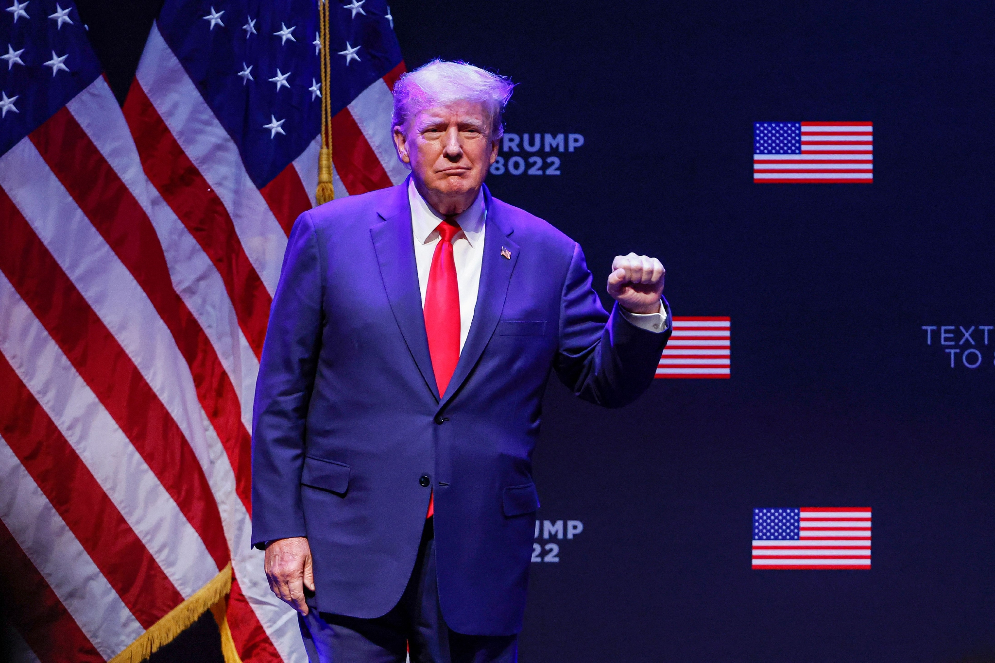 美国参议员沃伦锐评特朗普关税：这是史上最蠢的贸易战！(图1)